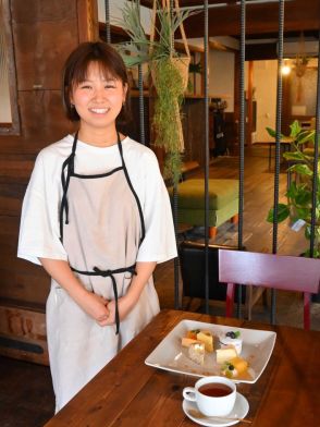 自慢の手作りスイーツ１０種から選択　岐阜・美濃市、うだつの町並みで町屋カフェ開店