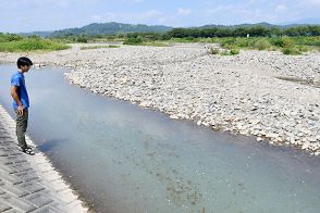 寒河江川、アユ釣りできず　大雨影響、土砂含み水濁