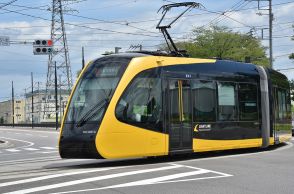 「宇都宮の新型路面電車」が予想外の好調　開業1周年で見えてきた課題とは