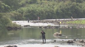 ことしは苦戦…川の水量少なく　三重・大内山川でアユの友釣り大会　釣り人が腕前競う