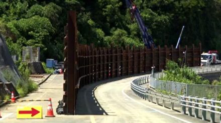 今月8日の地震による落石被害で全面通行止め　国道２２０号は午後6時頃から片側交互通行で復旧へ