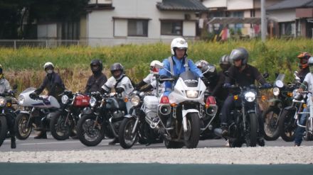 ライダー約30人がパレードで安全運転呼びかけ　相次ぐバイクの死亡事故を受け　バイク用エアバッグ体験も