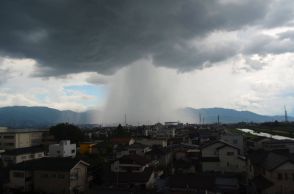 山梨・甲府でゲリラ豪雨、激しい雨と雷　雨柱も確認