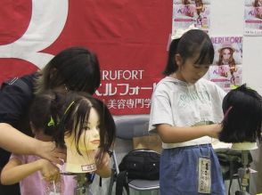 子どもたちが職業体験　「キッズタウンぎふ」　２７のブースが並ぶ