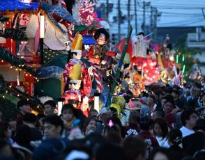 闇夜に浮かぶ豪華絢爛な山車行列　「新庄まつり」開幕　山形