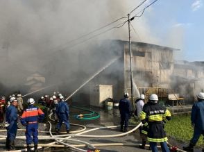 岡山・建部で工場全焼、2人けが