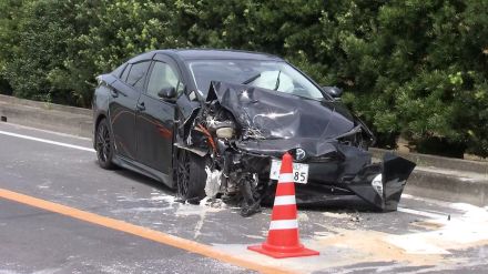 車2台が絡む事故で3人病院搬送　茨城・行方市