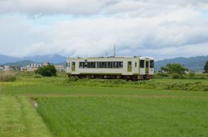 豪雨で運休の米坂線、復旧手つかず　JR東と自治体の議論は平行線/上