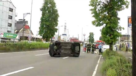 国道286号線で乗用車同士が衝突し1台横転 60代女性搬送 仙台市