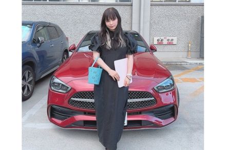 中川翔子さん　真っ赤な愛車「メルセデス・ベンツ」と2ショット　「シャア専用めーちゃん」　WEBで反響