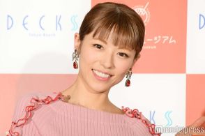 若槻千夏、美ウエストチラ見せ 平成ギャル姿に反響「さすがカリスマ」「まだまだ現役」