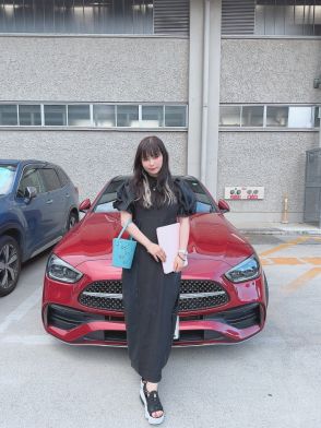 中川翔子、900万円愛車“シャア専用めーちゃん”に反響　SNS「通常の3倍の速さ？スピード違反注意」“シャア大喜利”を展開