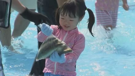 「アユを食べて2学期もがんばる」　夏休み最後の週末　日田市で子どもたちがアユのつかみどり　大分