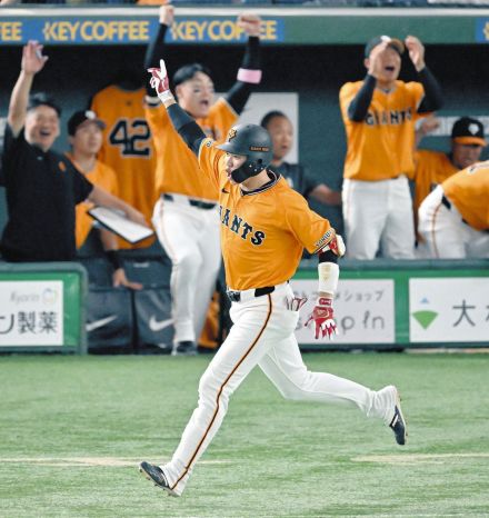 【巨人】スター坂本勇人、大ファンの目前で決勝5号2ラン　阿部監督も最敬礼「開き直って1、2の3でいった」