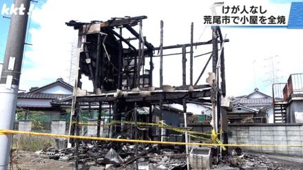 荒尾市で住宅敷地内の小屋を全焼