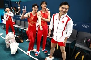 「罪悪感に苛まれている」中国体操男子が日本の後塵を拝した“団体決勝”の敗因を告白！「個人の金メダルよりずっと重い」【パリ五輪】