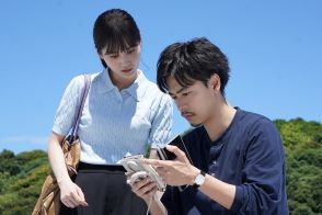 『降り積もれ孤独な死よ』山下美月が体現する絶望の果ての光　顔に傷のある男の正体を考察