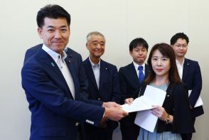 泉氏、代表選出馬へ「準備」　立民の地方議員ら要請