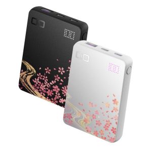 日本らしい桜を散りばめたデザインの1万mAhモバイルバッテリー ドンキ限定