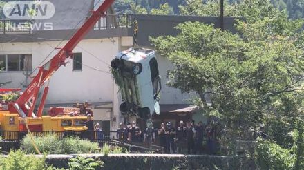 精進湖に車転落　ガードレール突き破り…運転席から男性遺体　山梨・富士河口湖町