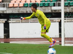 [MOM4818]U-18日本代表GK内山翔太(新潟U-18、3年)_国歌斉唱で感じた「日本を背負って戦うこと」の重み。190センチの守護神が気合のPKストップで勝利の立役者に!