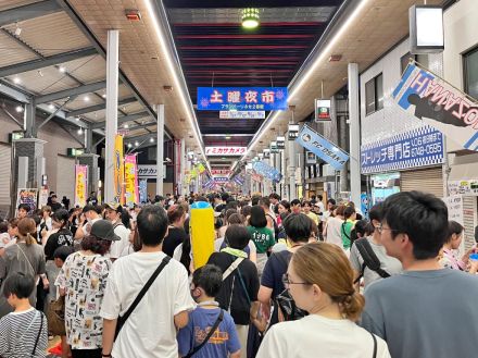 東大阪・布施の商店街で「土曜夜市」　夏休み最後の開催、多くの人でにぎわう