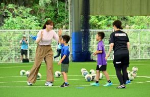 綾瀬はるか、出身地・広島で子どもたちと交流　サッカーイベントにゲスト参加