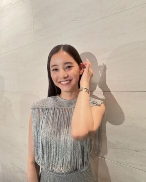 「美しい画だ…」人気女優コンビの密着ショットにファン歓喜「笑顔にキュン♡」「なにこの可愛いふたりぃぃぃ」