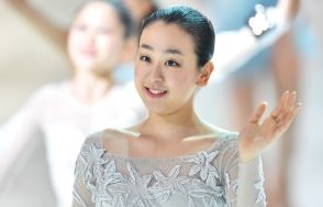 「めっちゃ美人さん！」浅田真央が超ロングヘアを“ばっさりんこ”→衝撃のショートボブ変身にファン仰天！「誰かと思ったがな～」