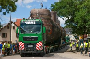 重量350トンの「Uボート」が道路を走った!! ドイツ海軍の潜水艦を博物館へ運ぶ!