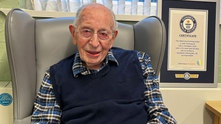 世界最高齢男性のティニスウッドさん、１１２歳に　今も自分で家計管理