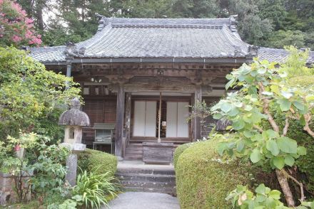 岩壁に浮かぶ弥勒仏　大野寺　社寺三昧