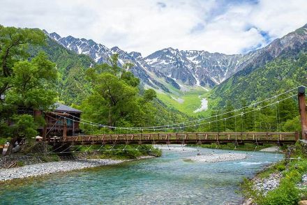 「これは許せん」　上高地に散乱するゴミ、バナナの皮や納豆の容器も…不法投棄に非難殺到