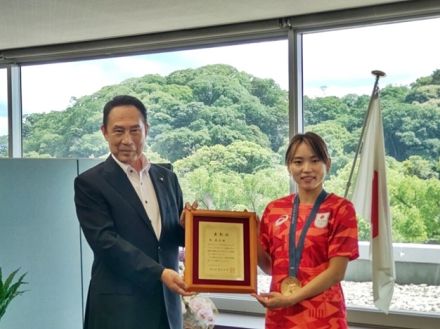 パリ五輪銅メダル・フェンシングの東晟良選手に和歌山市スポーツ特別栄誉賞