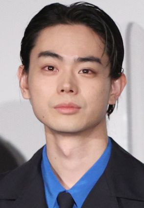 「一瞬イッテQのイモトに見えた」菅田将暉の〝大物〟釣り上げショットに驚きの声「日焼けした子供のような笑顔が可愛すぎ」