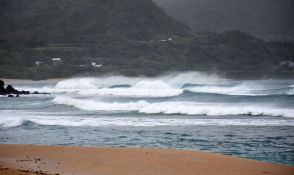 台風10号「特別警報級」に成長の恐れ　九州南部の水温高く勢力弱める要素なし　木もなぎ倒す最大瞬間風速39.6メートルを記録した22年の台風14号と同等か