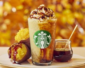 スタバ、新作「焼き芋香ばしカラメルフラペチーノ」9月4日発売、カヌレの生地をイメージしたチップ&塩味の芋けんぴでカリカリ食感