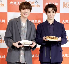 Ｓｎｏｗ　Ｍａｎ深澤辰哉と渡辺翔太、大阪王将の新テレビＣＭ出演で「目から“ギョーザ”が出るくらいうれしい」