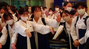 朝鮮大学校の学生らが平壌の空港に到着、北朝鮮国営メディアが伝える