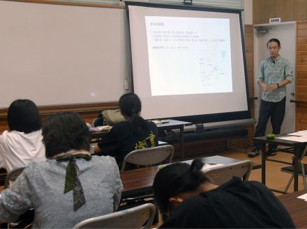 「今何かすれば間に合う」　和泊町で方言研修　「消滅危機」のシマムニ継承へ