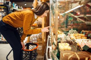 毎月1万円以上をお菓子代。食べなければ痩せるし「節約」になると分かっていても、やめられません。せめて安く買う方法を教えてください。