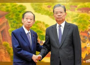 二階氏、中国序列3位の趙楽際氏と会談　領空侵犯に「遺憾の意」