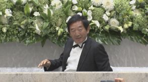 【石田純一】「生前葬」イベントに“ノーソックス“で登場　妻・東尾理子「本当の棺に入れたいのは”靴下”」