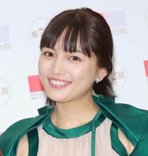 【中日】川口春奈が始球式に登場　サプライズに球場どよめき「温かく見守って」