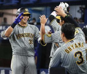 阪神・井上がプロ初本塁打！　DeNA・東から値千金の同点ソロ