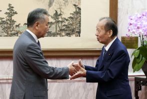 二階氏、中国王毅外相と会談　領空侵犯、水産物輸入停止巡り