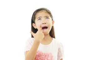 子どもは特に注意！「虫歯」も「歯ぎしり」も「歯周病」もストレスが関係していた。ストレスと歯の関係とは？【歯科医師が解説】