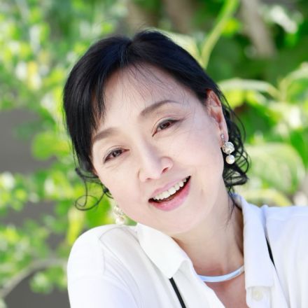 58歳・川上麻衣子の大胆水着に反響「色っぽくてドキっとした」「クラリオンガールみたい」