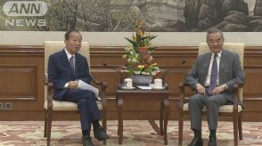 日中友好議連の二階会長ら中国・王毅外相と会談　領空侵犯など議論