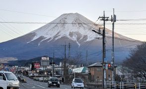 富士山「弾丸登山」はなぜなくならないのか　荒天でも「下山できず吹きさらし」専門家も危ぶむ重大リスク